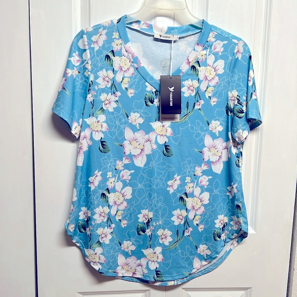 Yidarton Blue Floral print V Neck Short Sleeve Tee Shirt Size XL NWT